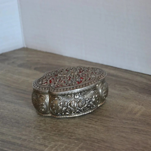 Vtg Silver Ring box with  Red felted interior - Picture 4 of 7